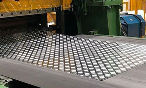 Production of aluminium checker plate 5754